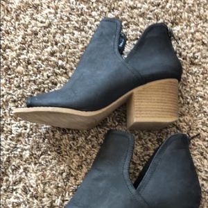 Black open toe heel size 7.5